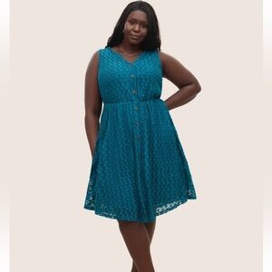 BloomChic Plus Size 4XL Textured Notched Button Detail Sleeveless Dress us26